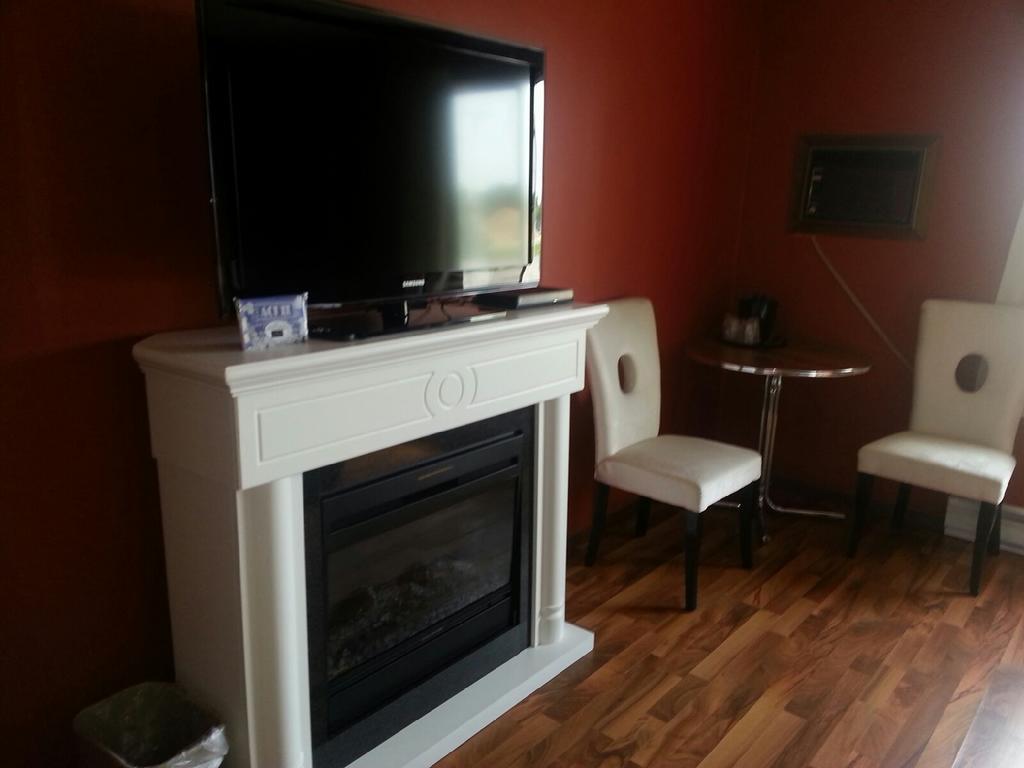 The Walla Walla Inn Rainy River 외부 사진